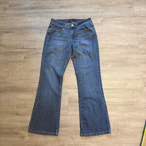 Lee One True Fit Womens Jeans Size 10M Low Rise Flare Stretch Denim Blue